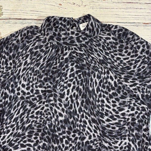 Bella Dahl Cheetah Print Button-back Top In Moonlight - Picture 6 of 10